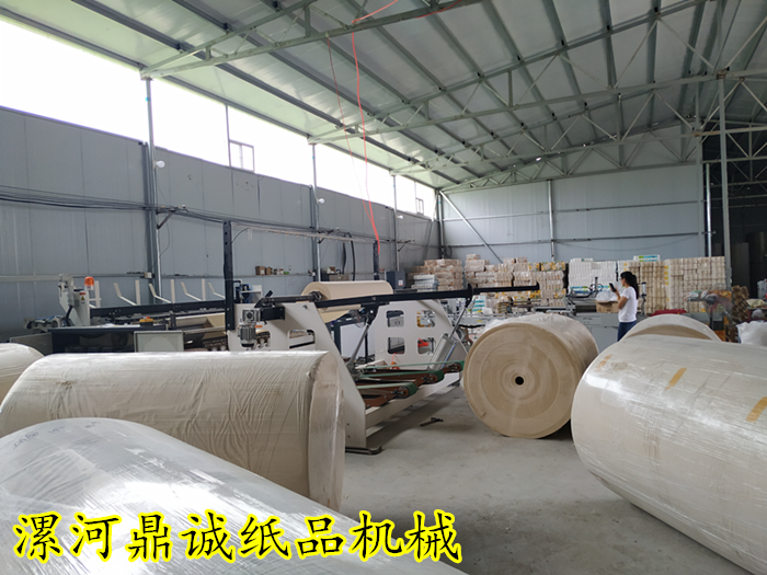 衛(wèi)生紙加工現(xiàn)場 衛(wèi)生紙加工現(xiàn)場